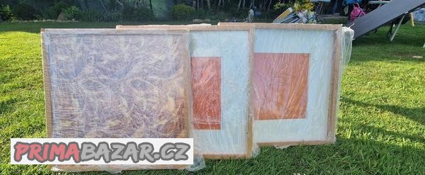 Dřevěný rám na fotografie se sklem 53x53cm