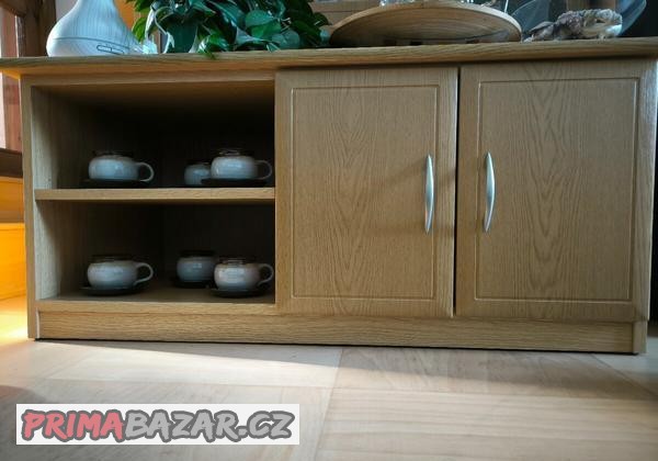 skrinka-pod-televizi