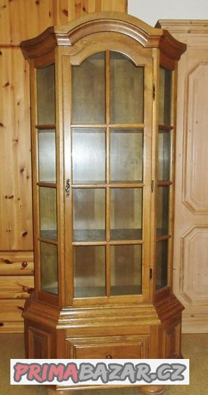 rustikalni-vitrina-z-masivu-dub-vyborny-stav
