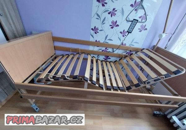 zdravotni-elektricka-polohovaci-postel-pro-seniory