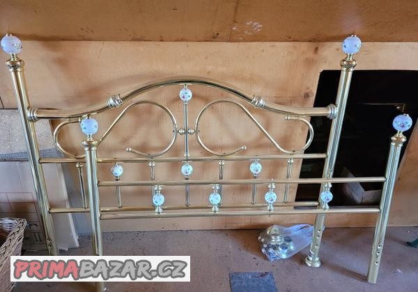 kovovy-ram-manzelske-postele