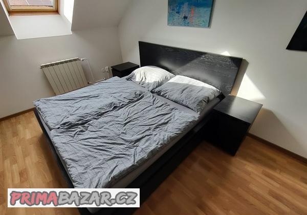 postel-nocni-stolky-ulozne-supliky