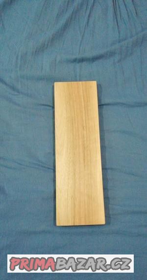 dreveny-drzak-na-noze