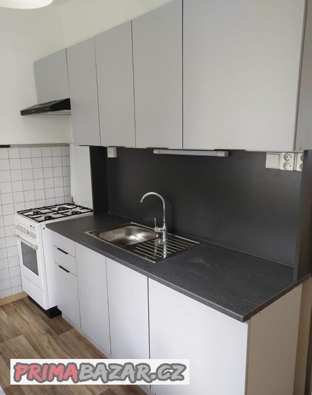 kuchynska-linka-2-4-m-seda-mat