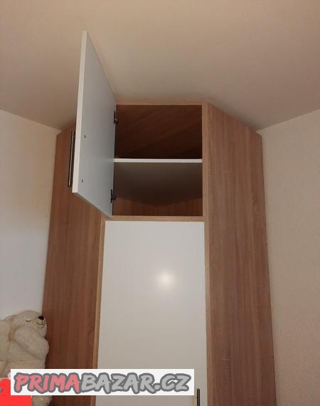 velka-rohova-skrin-dub-sonoma