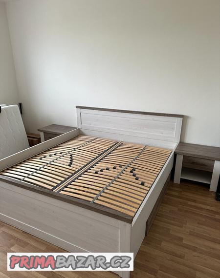 postel-s-nocnimi-stolky-luca-180x200-cm-belena-pinie