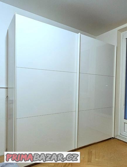 skrin-s-posuvnymi-dvermi-269-9-209-7-61-2-cm