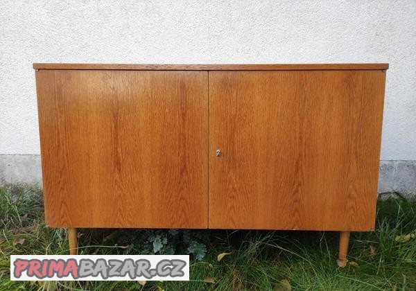 retro-komoda-skrinka-up-zavody-rousinov-brusel