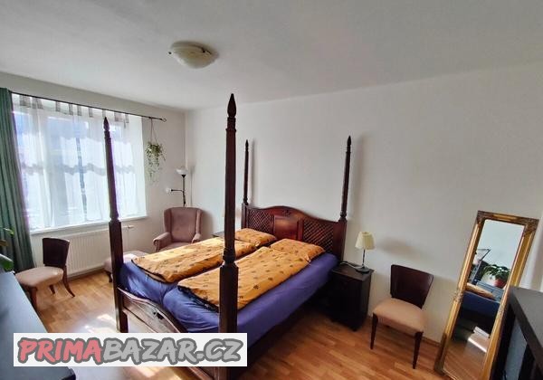 starozitna-vyrezavana-postel