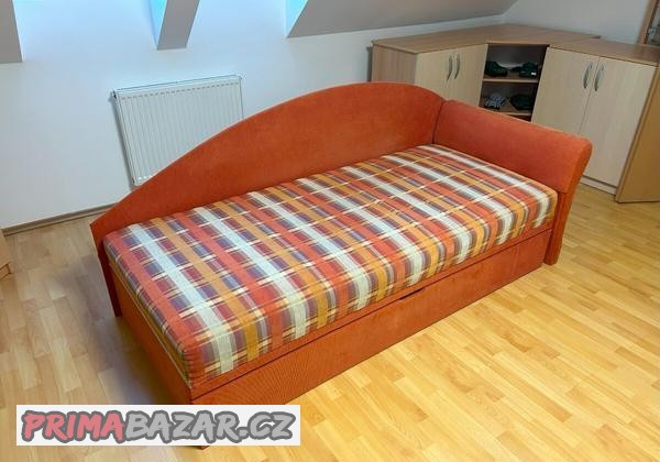 postel-90200cm-s-calounenymi-boky