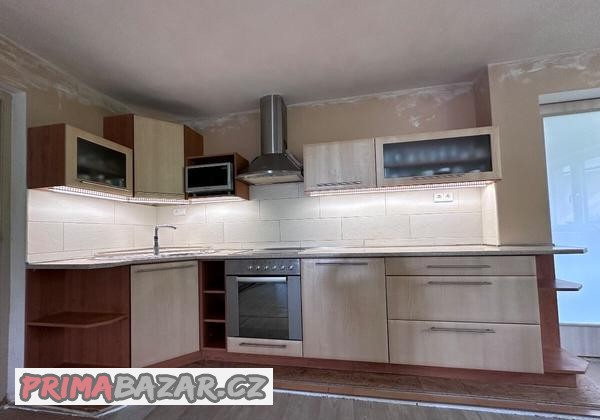 Kuchyňský kout se spotřebiči