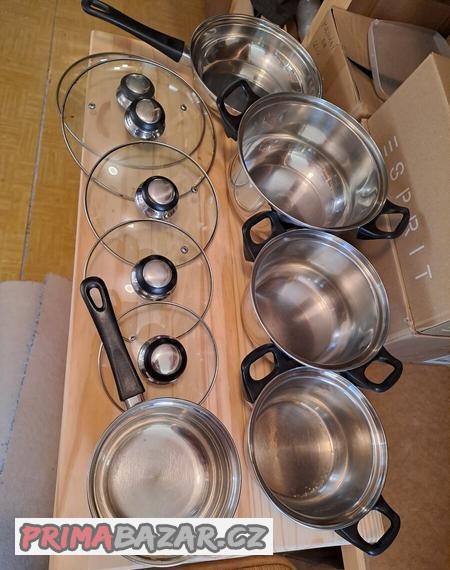 Sada hrnců nerezové nádobí do kuchyně