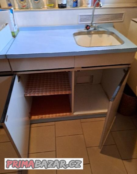 stara-kuchyn-skrin-a-drezem-za-odvoz