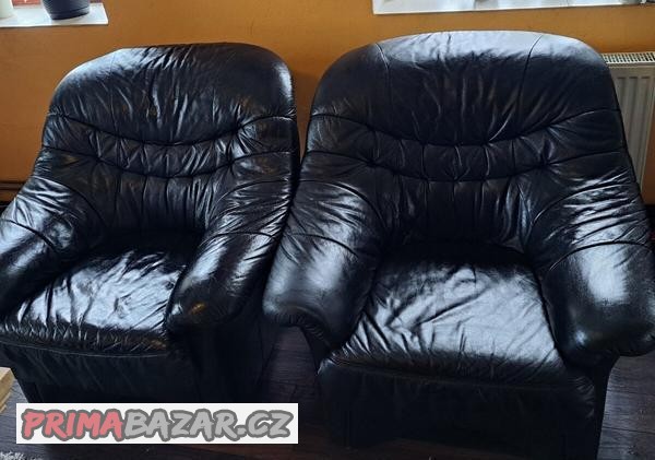 cerna-celokozena-sedaci-souprava