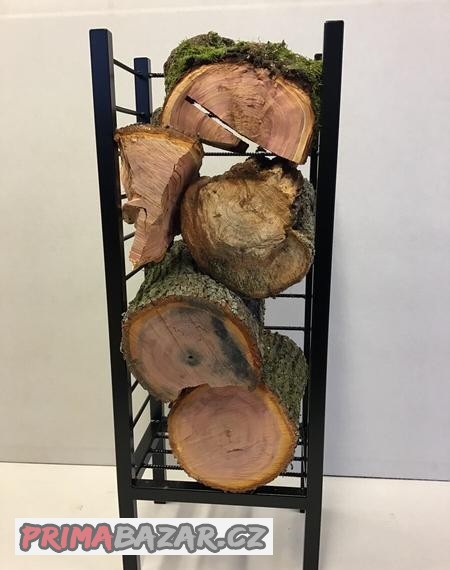 Stojan na štípané dřevo