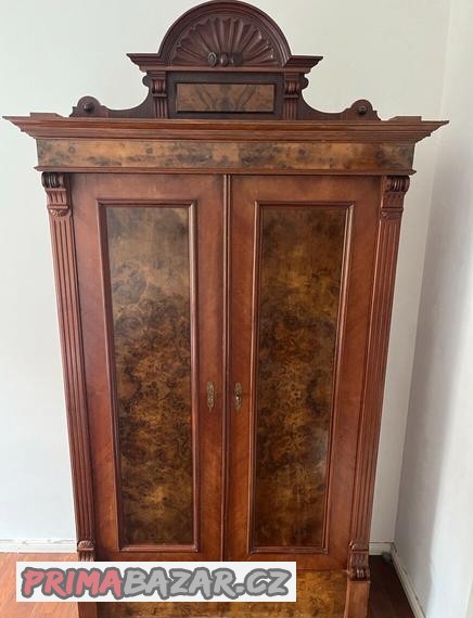 Starožitná skříň, č.2643