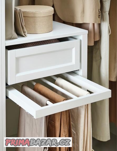 SLEVA: Výsuvný věšák na kalhoty Ikea