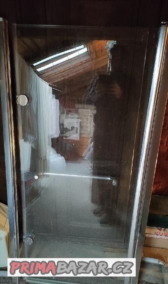 Vanová zástěna sklo