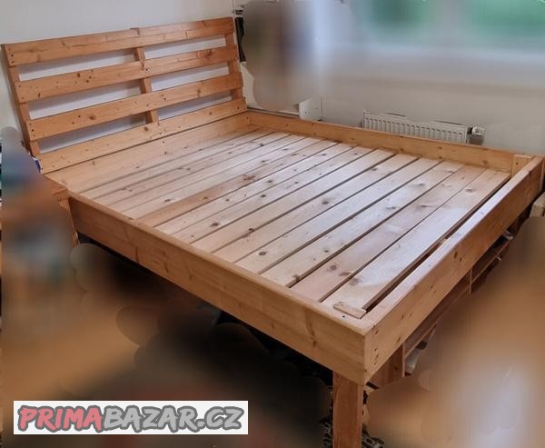 masivni-vysoka-rustikalni-drevena-manzelska-postel