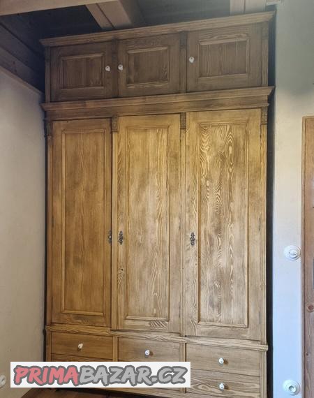 replikova-masivni-skrin-dle-rozmeru