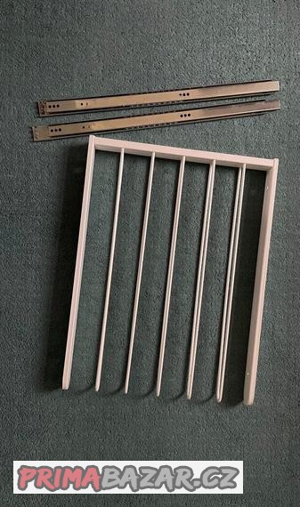 Výsuvný věšák na kalhoty pro skříň PAX