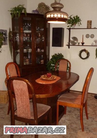 jidelni-kout-ovalny-stul-bar-sklenik