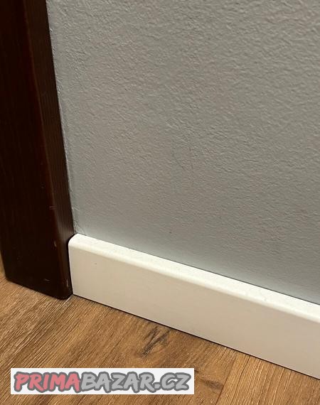 soklova-lista-mdf-kp-80-f-bila-hranata-240-cm