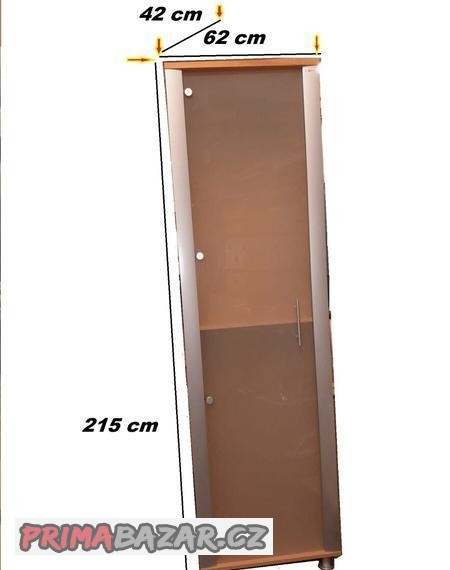 vitryna-prosklena-skrin