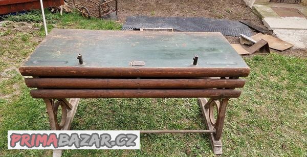 retro-skolni-lavice-stul-starozitny-stolek-s-obkladackami
