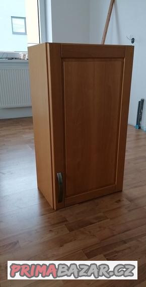 kuchynska-skrin-s-polickami