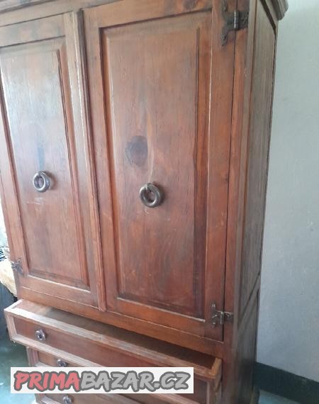 Prodám-šatní skříň s kováním