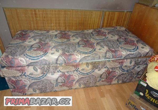 polohovaci-postel-s-uloznym-prostorem-vyvysena-postel