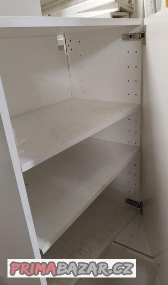 nastenna-skrinka-s-dvirky-ikea