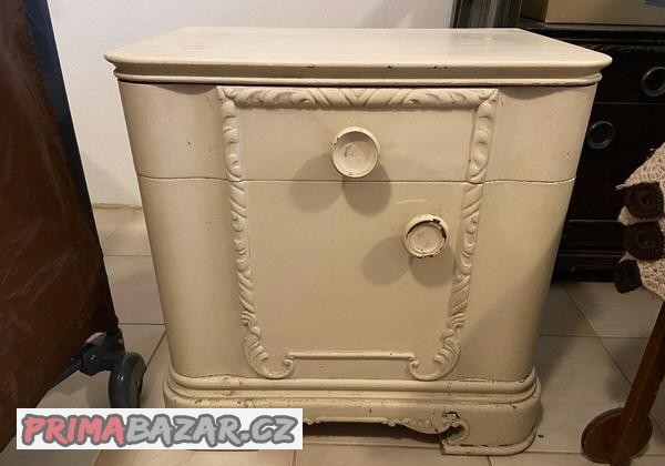 starozitny-nocni-stolek