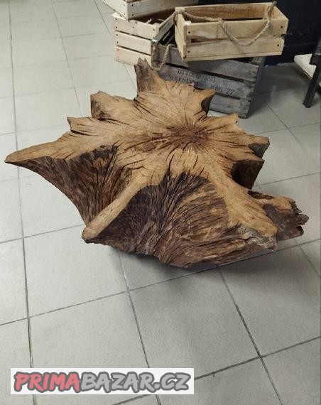 dubovy-stolek-parez-koren