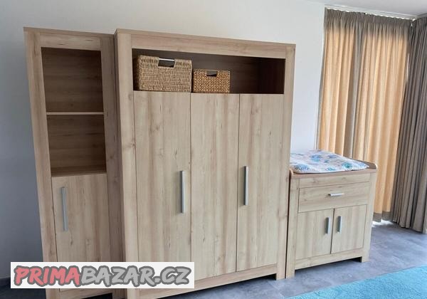 skrin-s-prebalovacim-pultem-paula