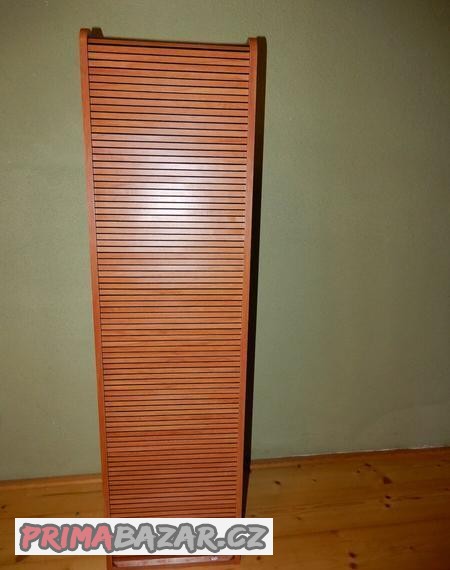 prodam-dreveny-stojan-na-120-cd
