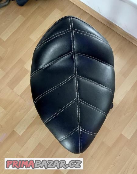 kosmeticka-sedlova-zidle-na-koleckach-art