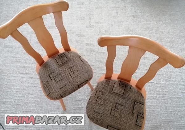 zidle-svetle-drevo