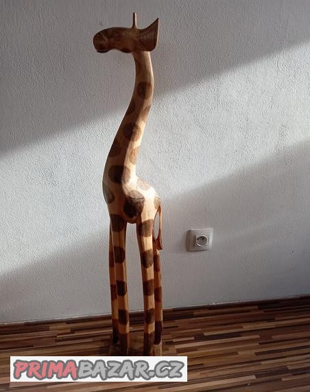 prodam-drevenou-zirafu