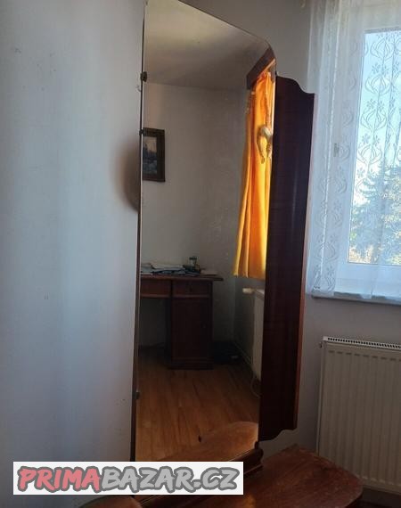 NOVÉ ZRCADLO A RETRO 