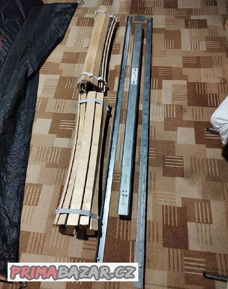 rosty-s-nosniky-na-postel