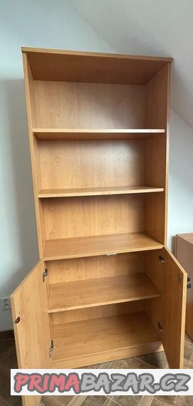 Větší skříň vhodná do dětského pokoje