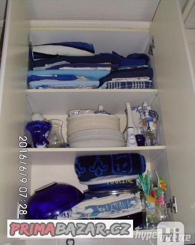 modre-povleceni-ubrusy-a-dalsi