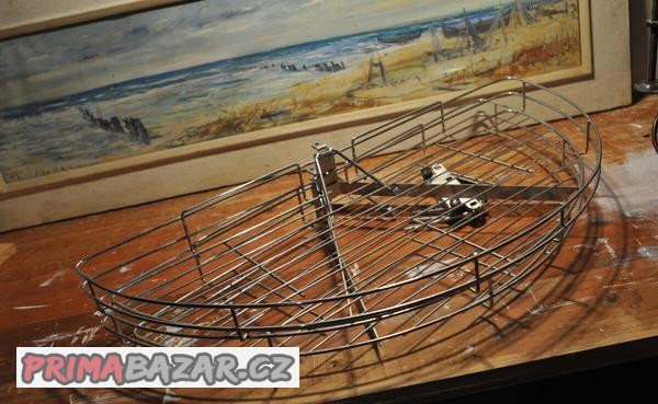 rost-pro-rohovou-skrinku