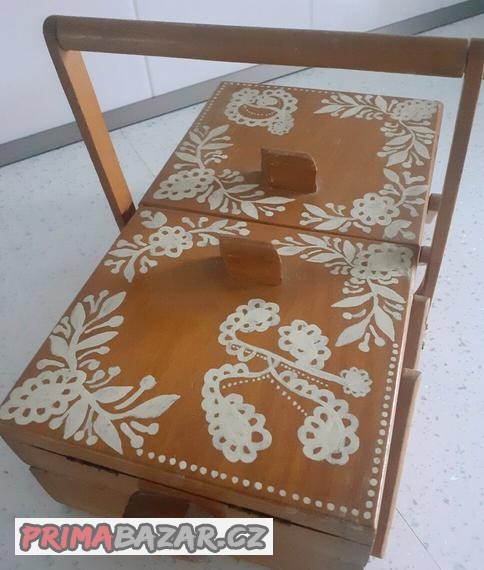 Drřevěná otvírací krabička. Patrová. Na co chcete.