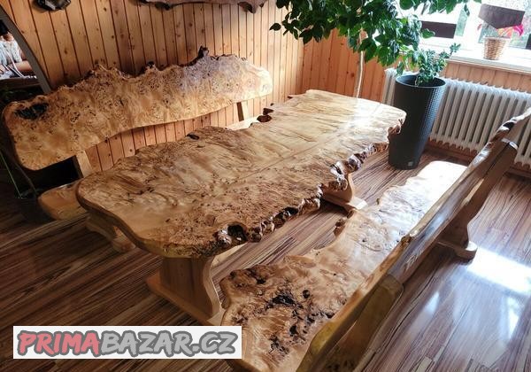 masivni-stul-s-lavicemi-topol-ockovy