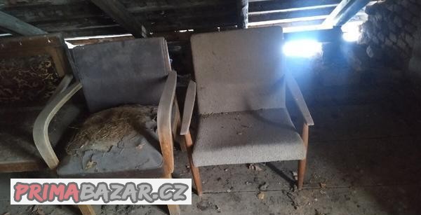 stare-kresla-a-lavice-k-renovaci