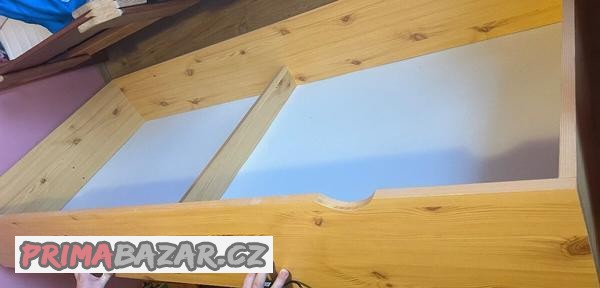 ulozny-prostor-pod-postel-smrk