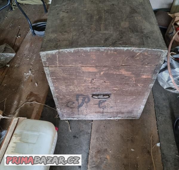 prodam-historickou-drevenou-truhlu